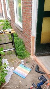 Deurpost repareren en drempel vervangen
