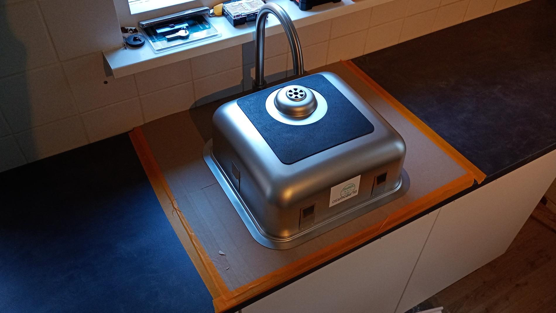 Uitzagen spoelbak in aanrechtblad
